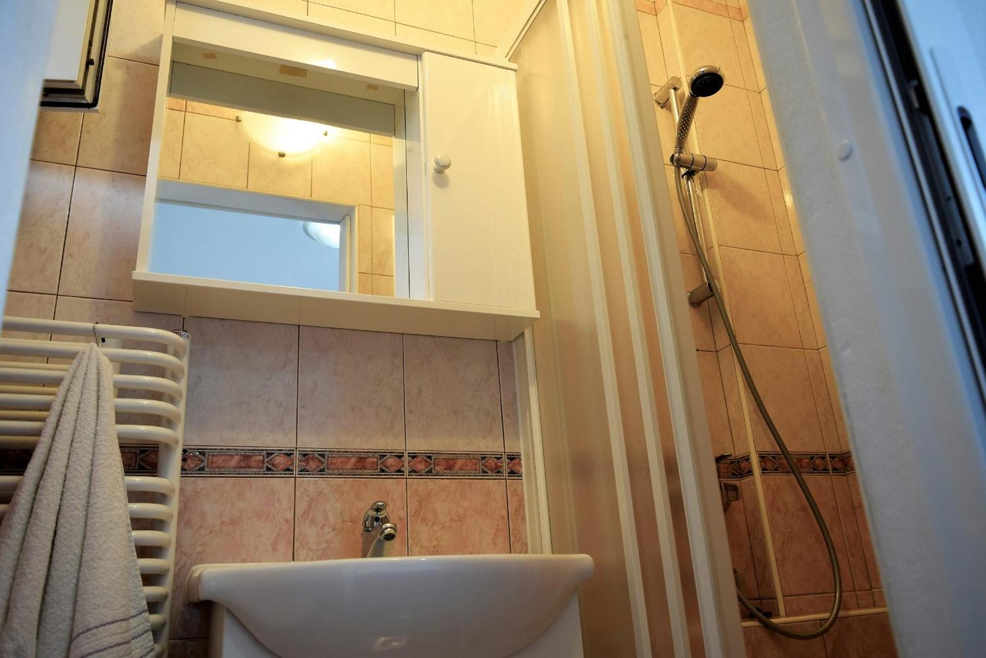 Sunnyy Beacch Apartments Banjol الغرفة الصورة