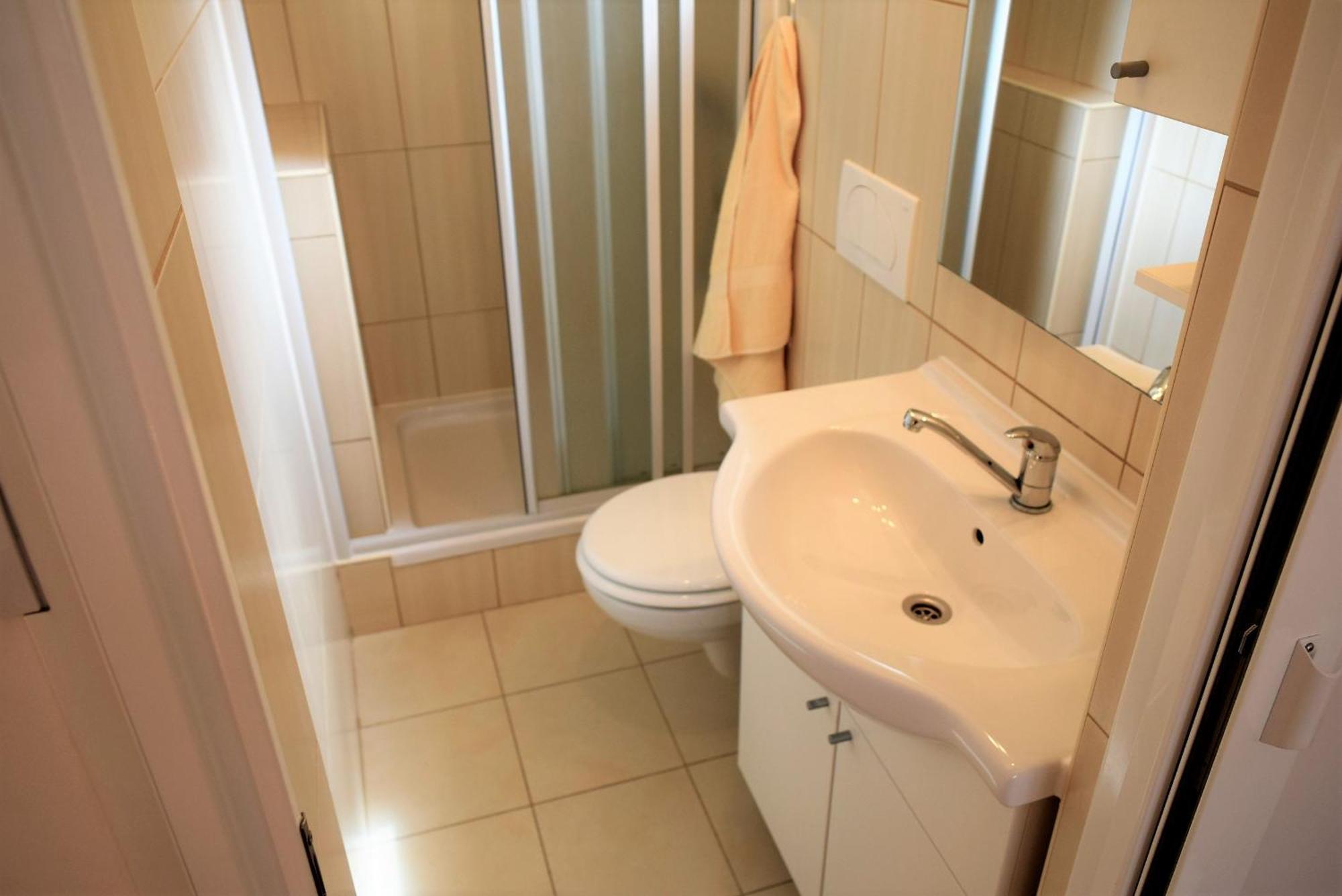 Sunnyy Beacch Apartments Banjol الغرفة الصورة